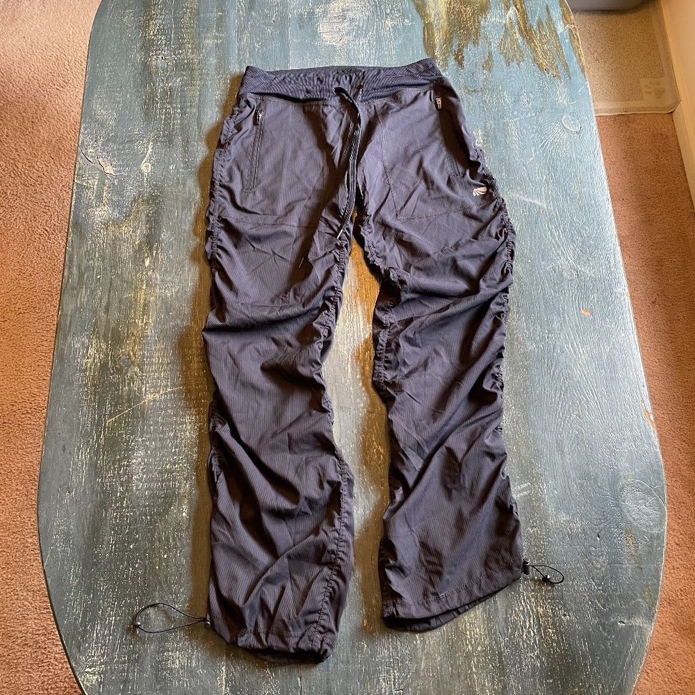 Marika woven scrunch pant